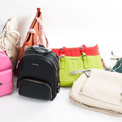 Pierre Cardin rankinės moterims mados aksesuarai firminiai aksesuarai išparduotuvė didmeninė prekyba pigūs rūbai drabužiai stock clothes wholesale outlet kuprinės moterims