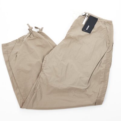 Weekday megztiniai moterims džinsai striukės moterims kelnės moterims drabužiai internetu suknelės palaidinės žieminės striukės firminiai rūbai išparduotuvė didmeninė prekyba pigūs rūbai outlet stock clothes wholesale