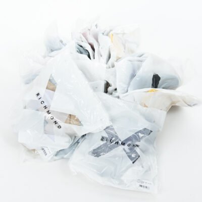 Richmond vyriškos kepurės, kasdienės kepurės vyrams, madingos kepurės, kepurės su snapeliu, įvairių spalvų aksesuarai, išparduotuvė didmeninė prekyba pigūs rūbai drabužiai stock clothes wholesale outlet