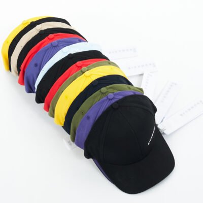 Richmond vyriškos kepurės, kasdienės kepurės vyrams, madingos kepurės, kepurės su snapeliu, įvairių spalvų aksesuarai, išparduotuvė didmeninė prekyba pigūs rūbai drabužiai stock clothes wholesale outlet