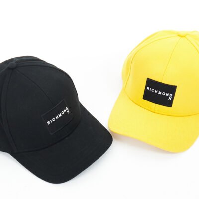 Richmond vyriškos kepurės, kasdienės kepurės vyrams, madingos kepurės, kepurės su snapeliu, įvairių spalvų aksesuarai, išparduotuvė didmeninė prekyba pigūs rūbai drabužiai stock clothes wholesale outlet