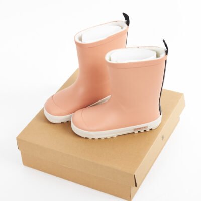 Liewood drabužiai vaikams vaikiški rūbai striukė vaikams aksesuarai vaikams vaikiški batai striukė mergaitėms išparduotuvė didmeninė prekyba pigūs rūbai stock clothes wholesale outlet